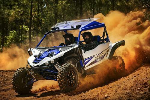 Ab Herbst bietet Yamaha den YXZ 1000 R mit Schaltwippen hinterm Lenkrad an. Für den täglichen Arbeitsweg taugt das SSV nicht