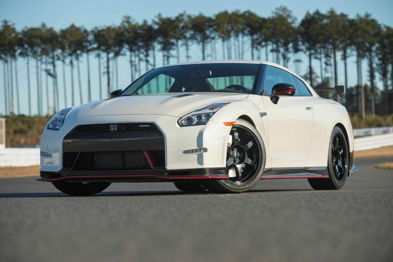 In den Aufpreis zum Standard-GT-R passen einige Micras: Nissan GT-R Nismo