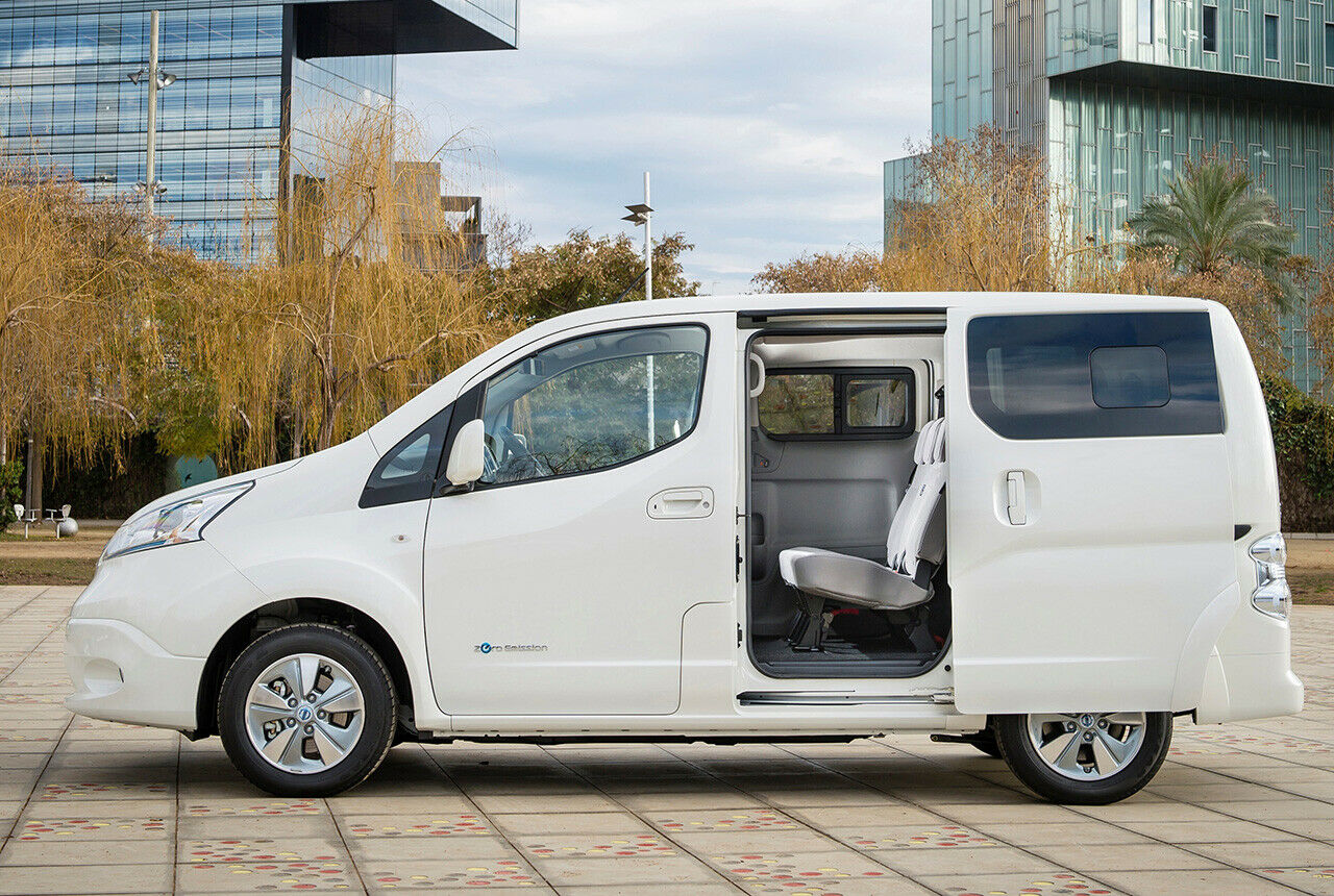 Der Verkauf startet für die drei Ausbau-Varianten des e-NV200 Ende 2017