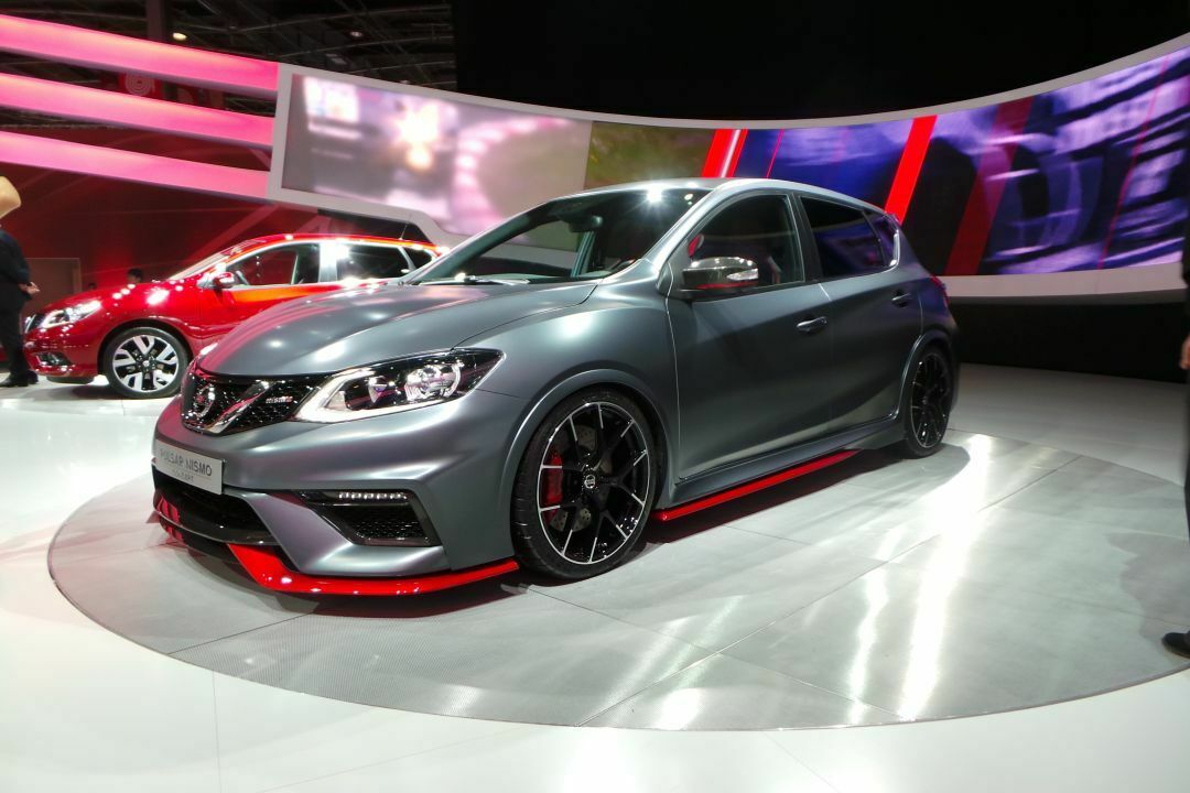 Der Nissan Pulsar Nismo steht auf dem Pariser Salon direkt neben der Serienversion des Kompaktklässlers