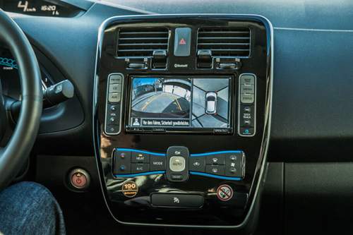 Die Mittelkonsole des Nissan Leaf mit großem Display