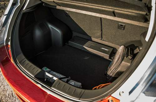 Der Nissan Leaf schluckt 370 Liter Gepäck