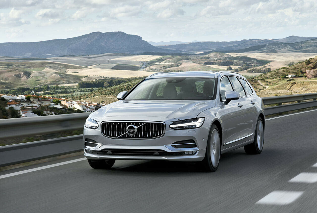 Neben dem D5 setzt Volvo noch einen Diesel mit 190 PS und zwei kräftige Benziner ein. Der Plug-in-Hybrid T8 kommt Ende des Jahres