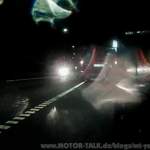Helfender Mercedesfahrer in der Notbucht