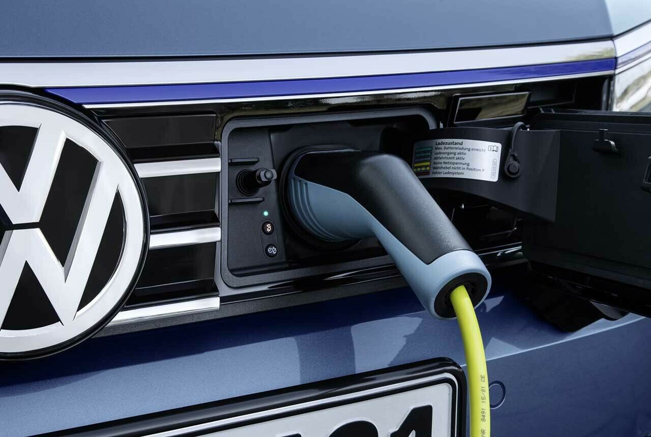 Absatz von E-Autos in Europa: Im ersten Halbjahr wurden europaweit 49.952 Plug-in-Hybride und 45.648 reine Stromer zugelassen
