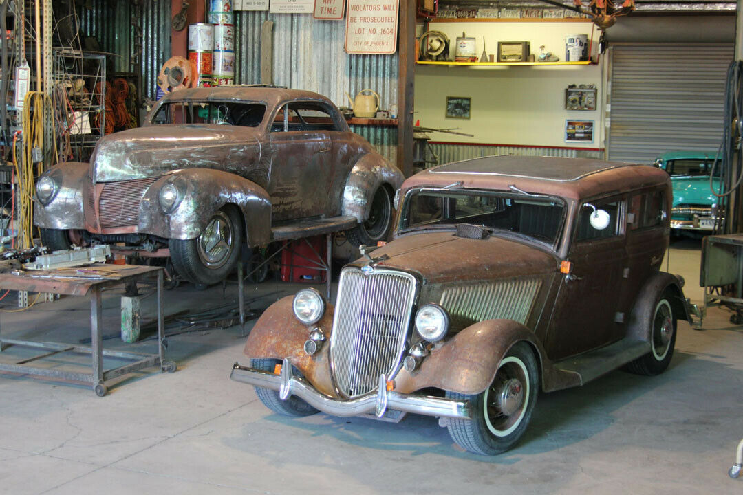 Die Minicars sehen beinahe aus wie die Originale, nur im Maßstab 1:2