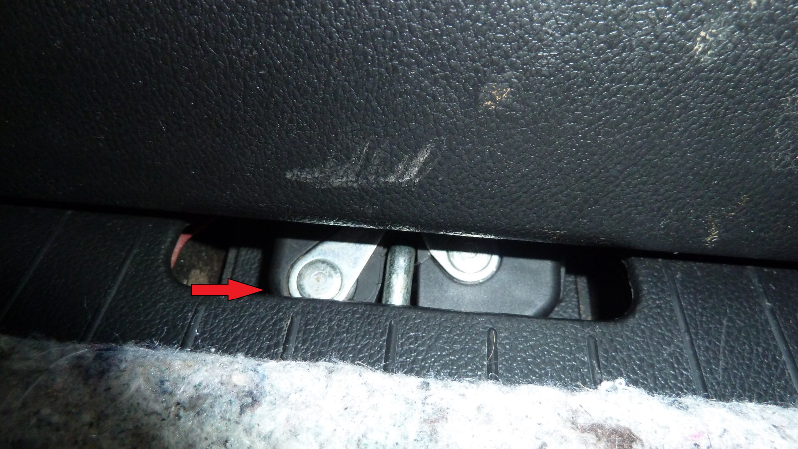 Notentriegelung Heckklappe Opel Meriva B, wo?