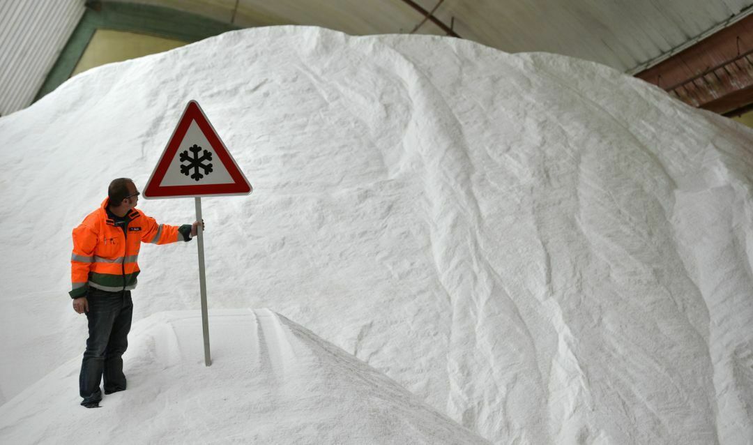 Nordrhein-Westfalen hat genug Streusalz für den Winter. Foto: dapd