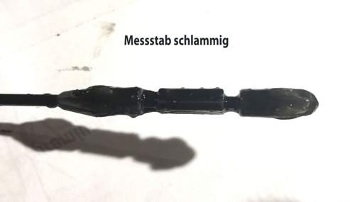 Ölmessstab schlammig 2