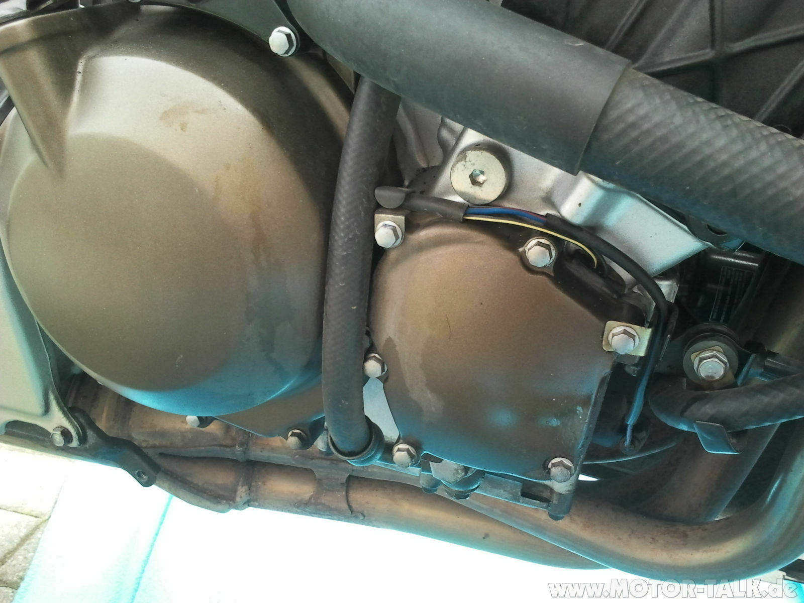 Öl am Motor