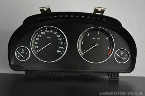 Tacho-f25-rechts-die-oeltemperatur-anzeige