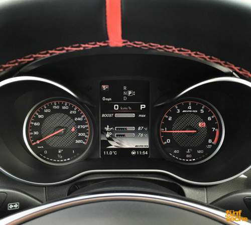 C63s-kombiinstrument