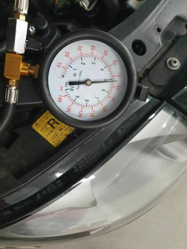 Benzindruck Motor aus
