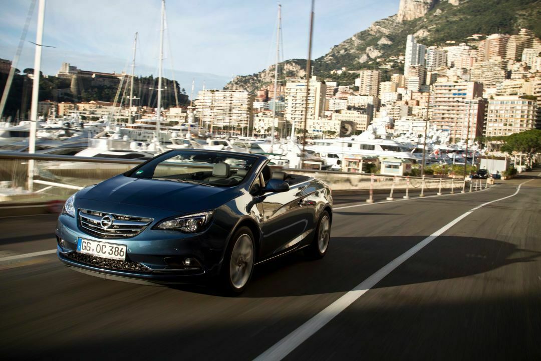 Opel Cascada: Das AFL-Bi-Xenon-System kostet 1.250 Euro, in der höheren Ausstattung "Innovation" ist es serienmäßig