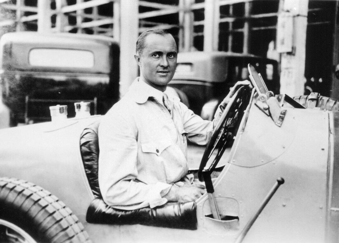 Bugatti beschreibt Louis Chiron als "einen der legendärsten Rennfahrer aller Zeiten". Tatsächlich konnte er nur wenige große Erfolge einfahren