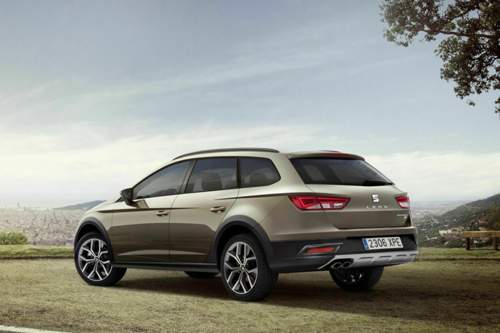 Der Leon X-Perience startet mit 15 Millimetern mehr Bodenfreiheit und serienmäßigem Allradantrieb