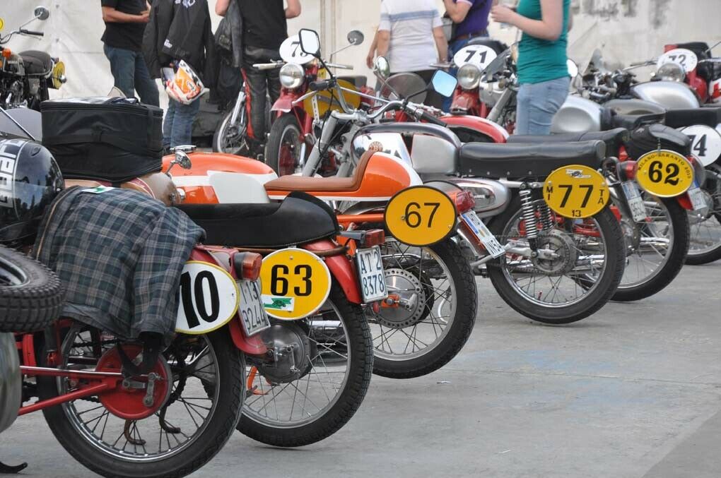 Selbst kleine Maschinen mit 75 oder 175 Kubik gehe an den Start