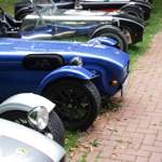 Rustikale Roadster zur Parade aufgestellt... Lotus 7 und Caterham 7