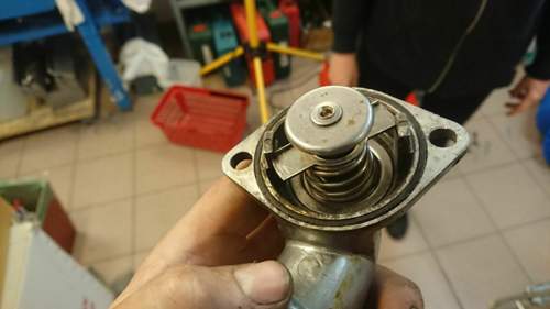 Thermostat und Gehäuse trennen 1