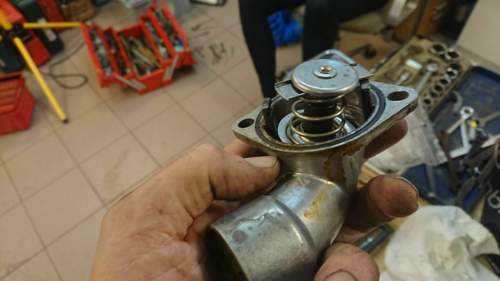 Thermostat und Gehäuse trennen 2