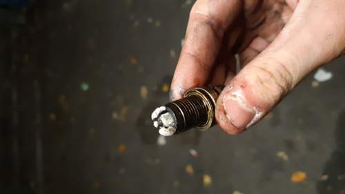 Kerze Zylinder 4 in Fahrtrichtung