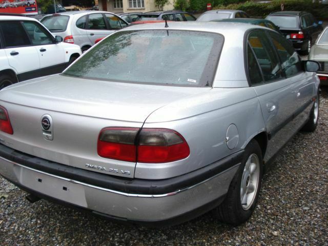 Omega b 2.5 V6 CD HiiiiiiiiiiiiLfe