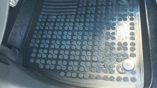 Gummimatte-links-vorne