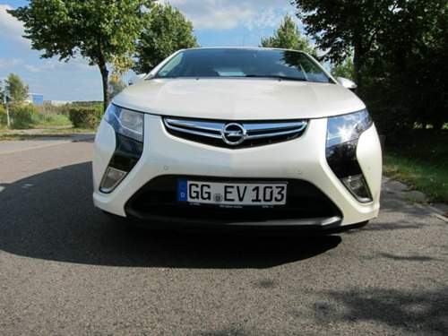 Opel Ampera Front