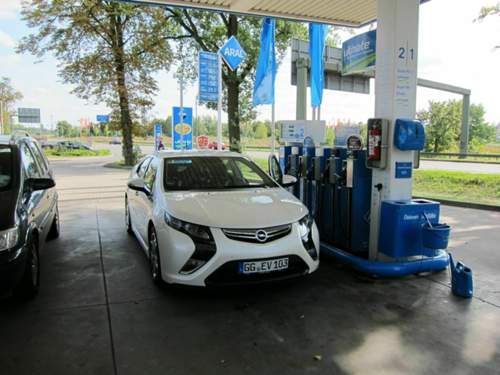 Fahrerwechsel an der Tankstelle ;)