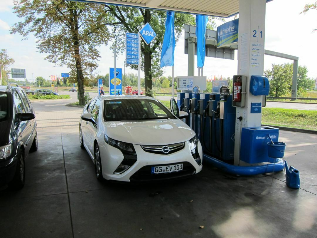 Fahrerwechsel an der Tankstelle ;)