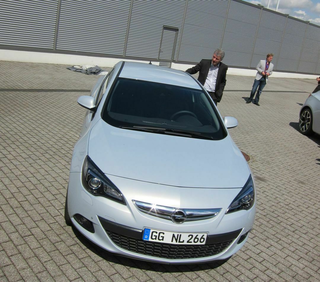 Adams erläutert den Astra GTC