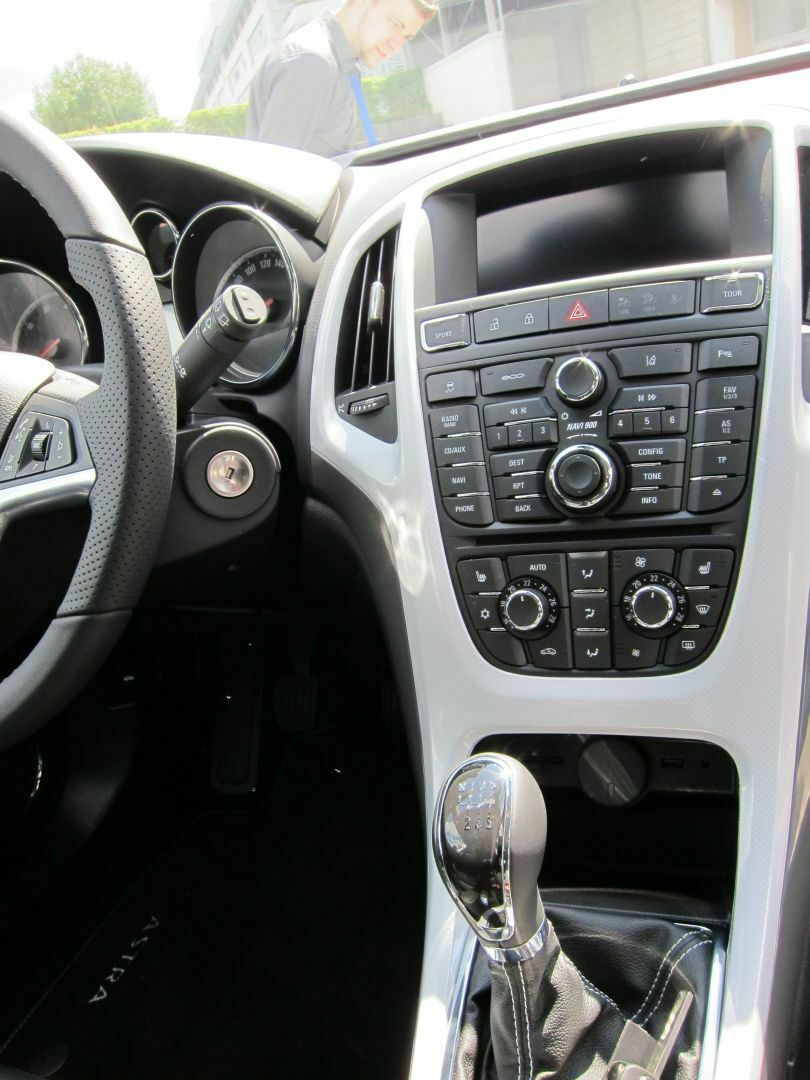 Opel Astra GTC Mittelkonsole