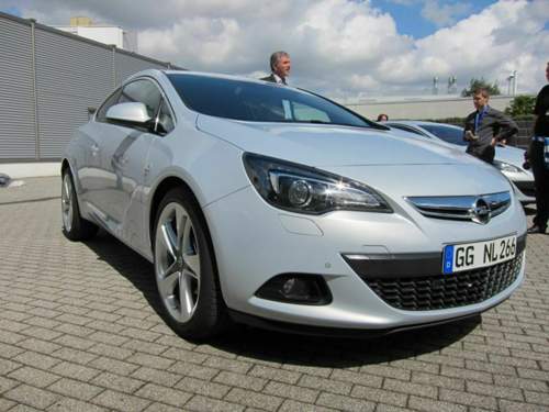 Adams ist stolz auf den Astra GTC.