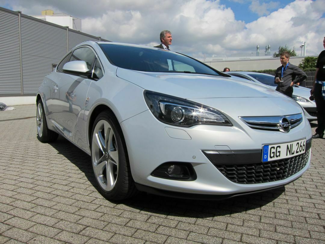 Adams ist stolz auf den Astra GTC.