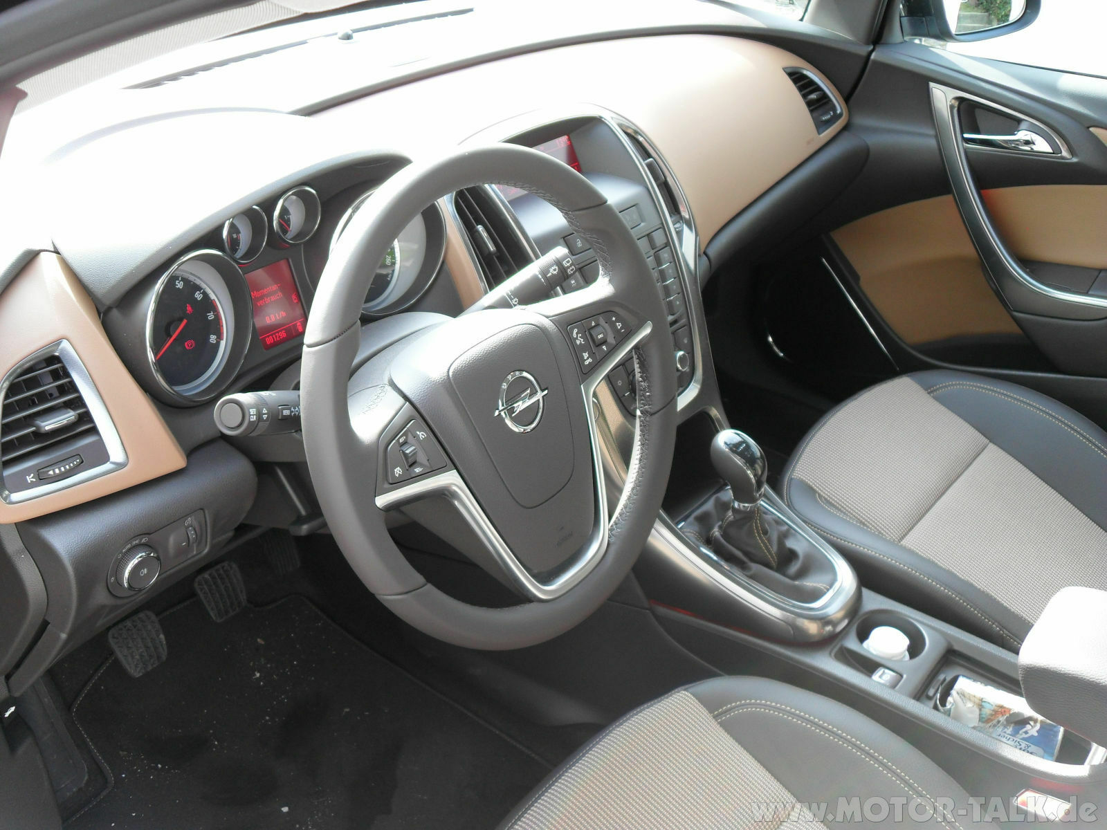 Opel Astra J 1.4T Sports Tourer Test