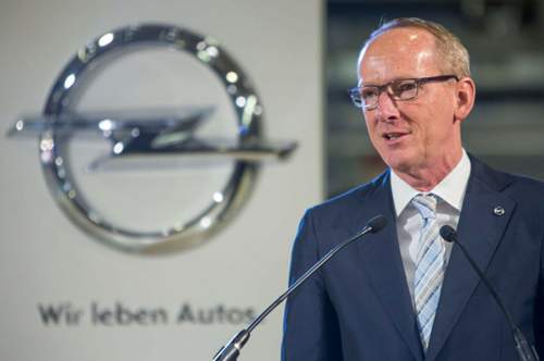 Opel-Chef Neumann bleibt trotz Brexit-Sorgen optimistisch. Er hofft auf einen Gewinn im Gesamtjahr 2016