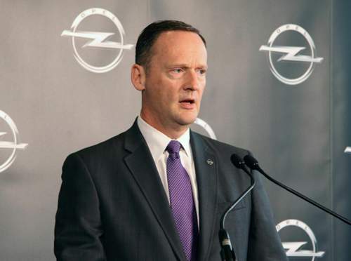 Die Eintscheidung für Rüsselsheim sei "Anerkennung für die Leistungen und für das Know-how unserer hochqualifizierten Opel-Ingenieure", sagt Dan Nicholson, oberster Motorenchef bei General Motors