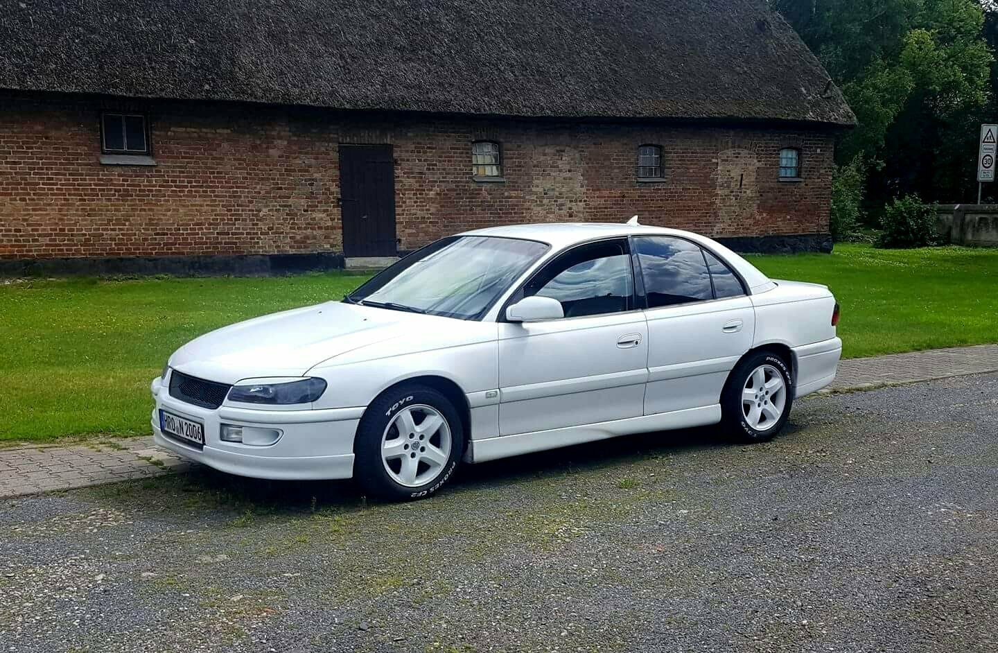 Opel Omega B 2.5 V6 von Panzerskulls
