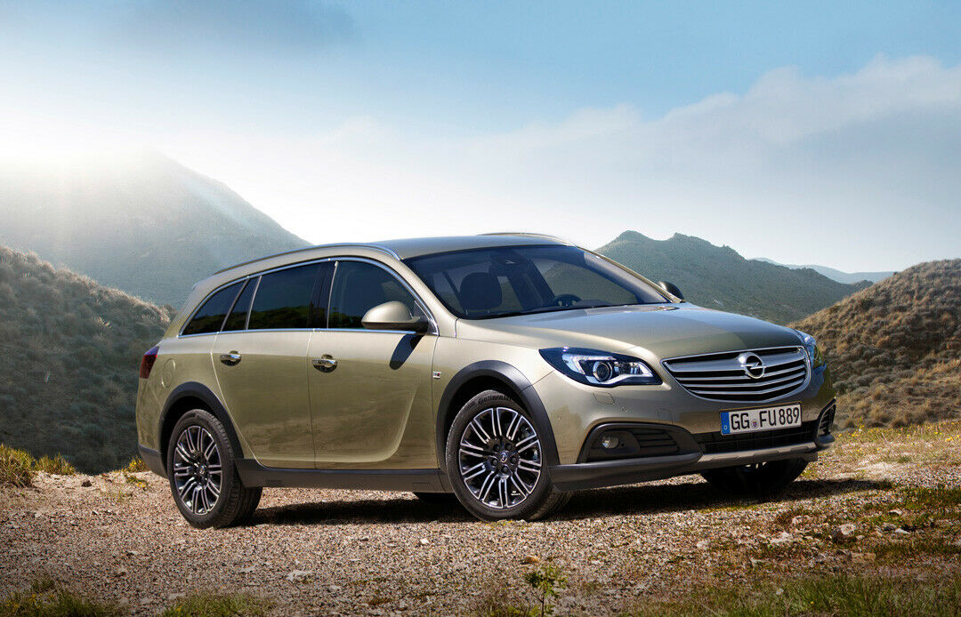 Mehr Bodenfreiheit und offene Radhäuser erhöhen den Verbrauch. Noch verrät Opel nicht, wie viel mehr der Country Tourer trinkt