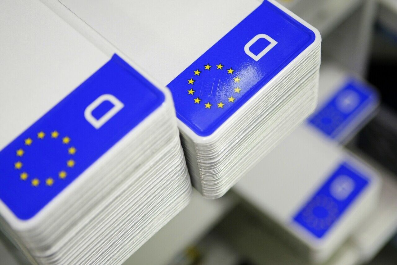 Die Zahl der Neuzulassungen brach im September um fast ein Drittel ein. Vor allem die Marken des VW-Konzerns konnten deutlich weniger Autos neu in Verkehr bringen
