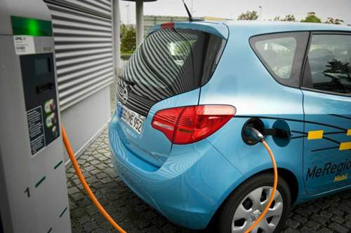 Elektrifizierter Meriva, im Rahmen des Meregio-Projekts. 2011 kündigte Opel schon einmal einen kleinen, elektrischen Stadtflitzer an
