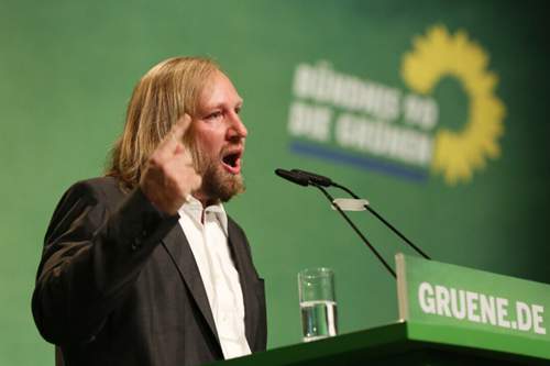 Der Grünen-Fraktionschef Anton Hofreiter geht davon aus, dass die Bundesregierung mit der Maut künftige Haushaltslöcher stopfen will