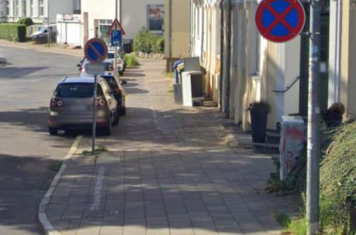 Parkfläche mit Halteverbot