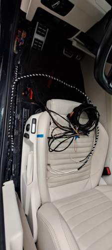 Vorne, hier sieht man die 4 Kabel