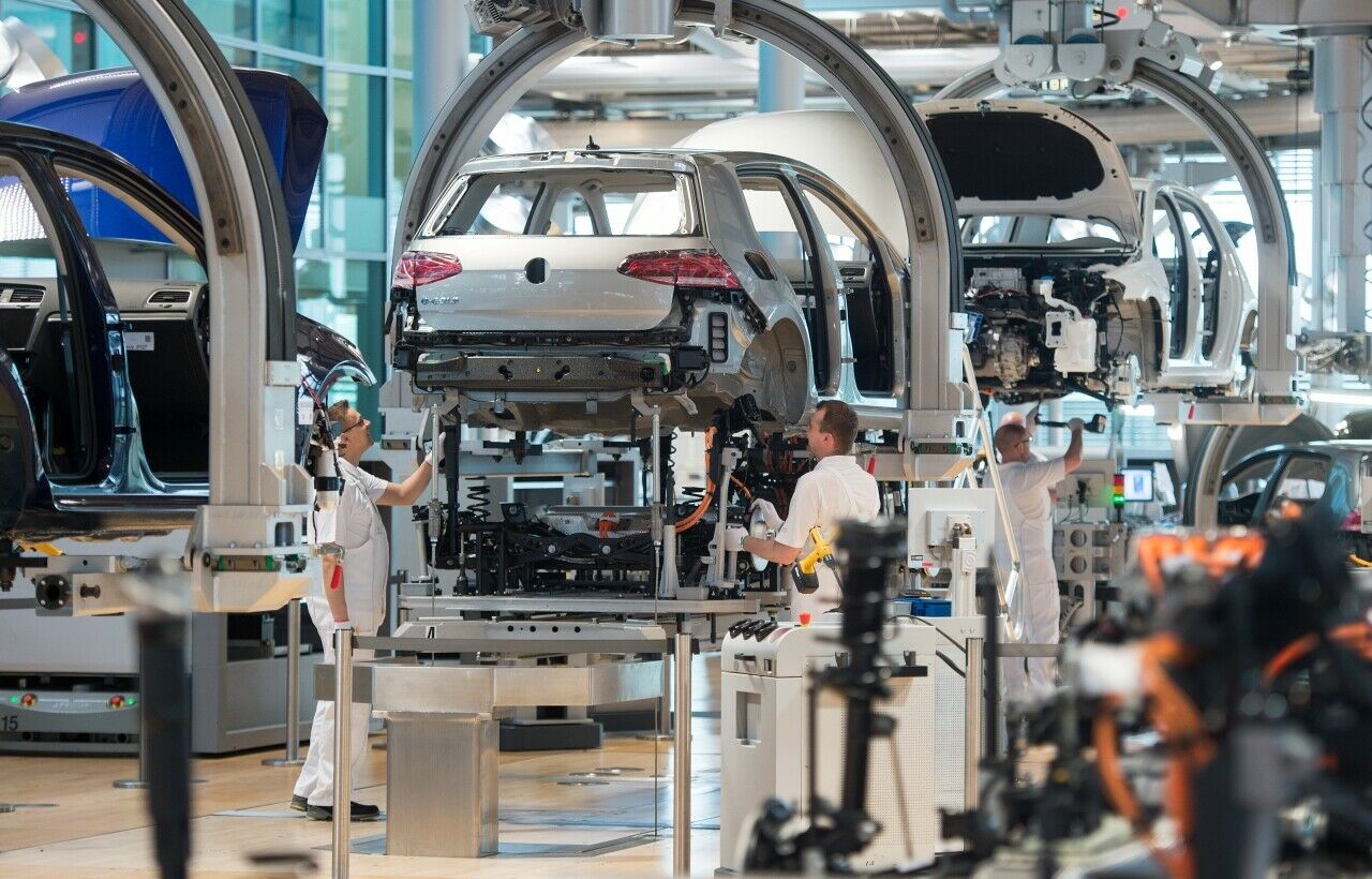 Im Sinne der Wettbewerbsfähigkeit möchte Volkswagen mehr Flexibilität bei der Arbeitszeit. Die 40-Stunden-Woche könnte teilweise zurückkommen