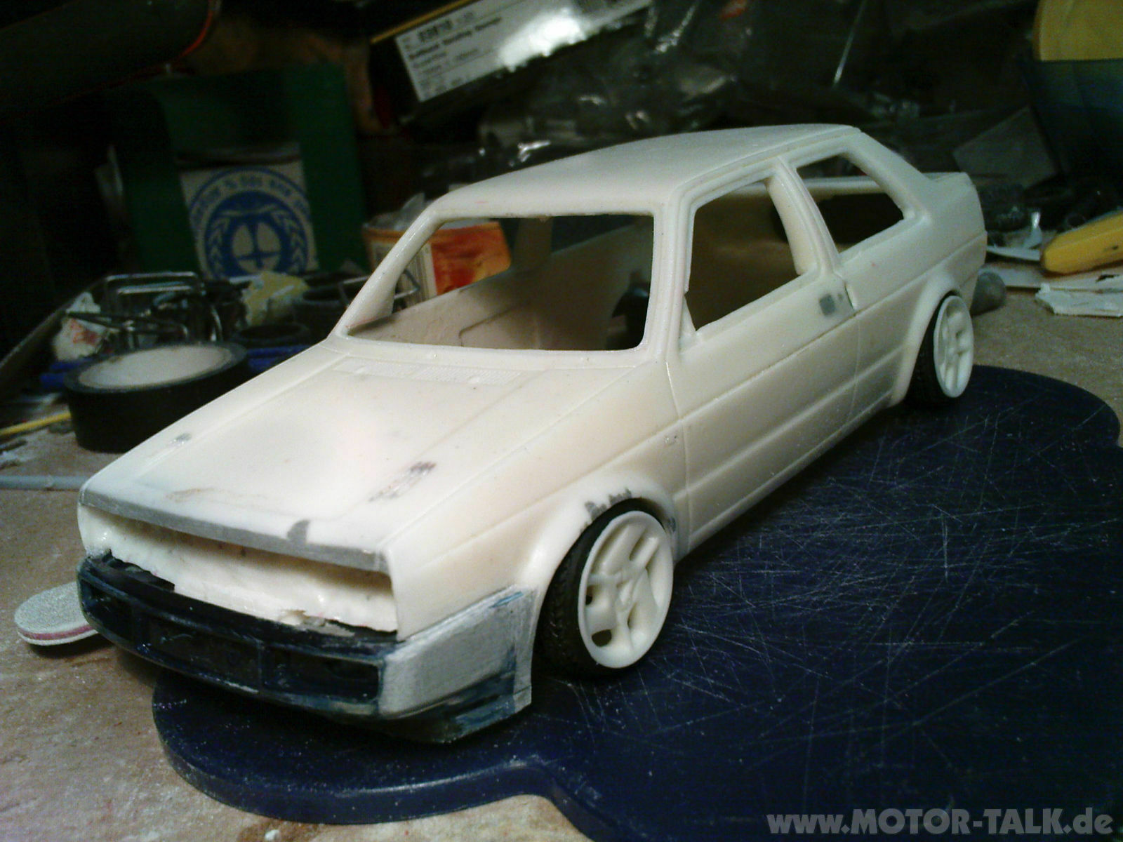 OT: Gibts eig. vom Jetta 2 Modellautos, wo man bissel was dran machen kann?