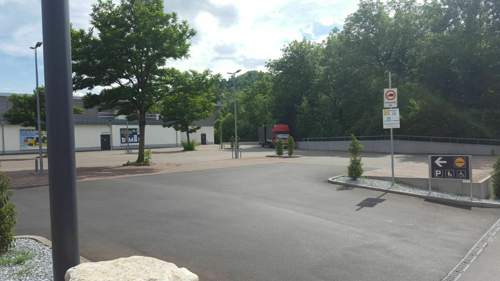 Zufahrt mit Schild