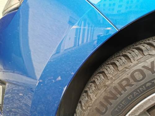 Parkrempler vorne links