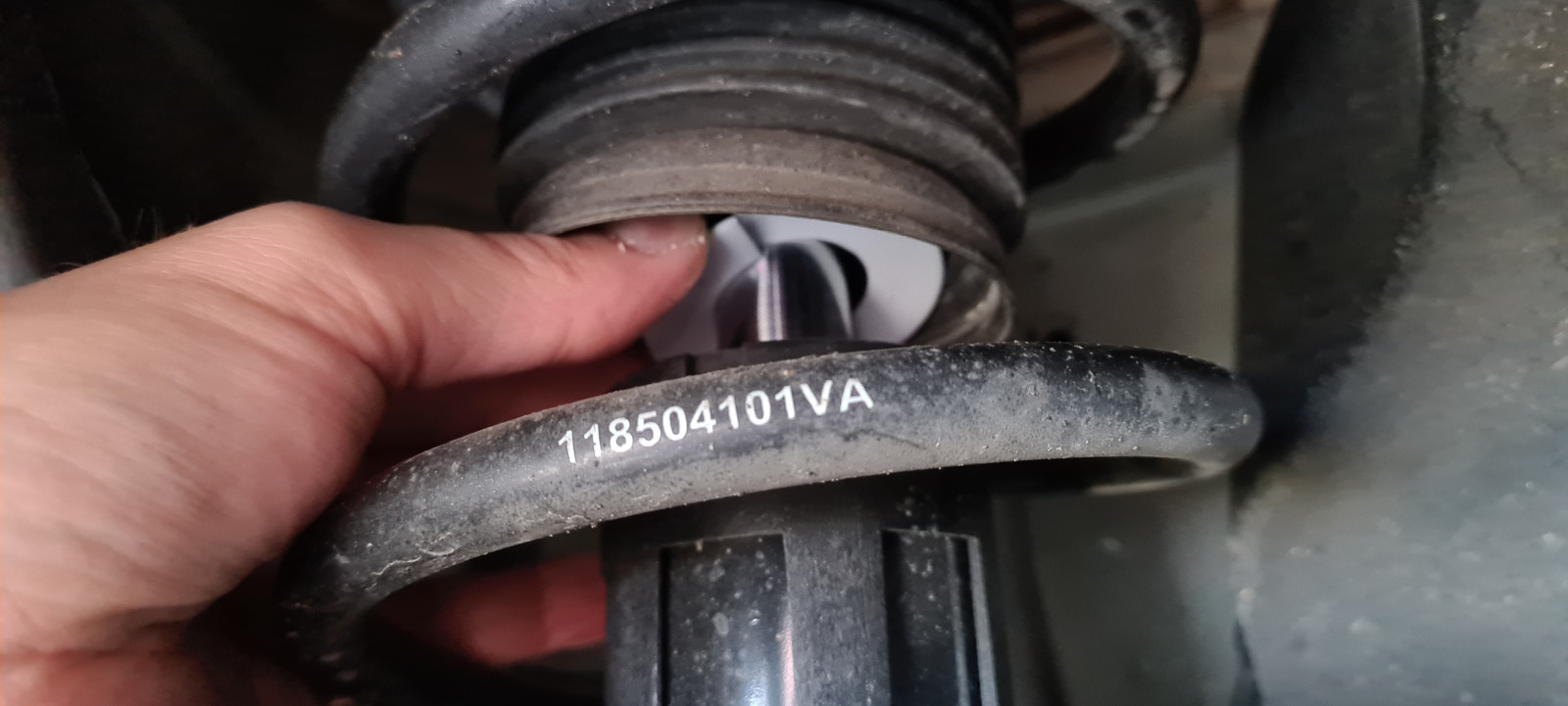 Passat B8 knackt beim lenken und langsamer Kurvenfahrt... Kennt jemand dieses Problem?