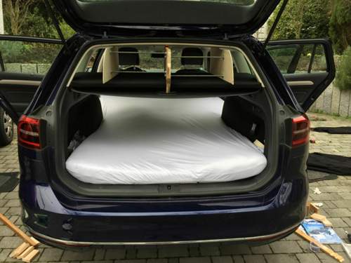 Nachher Bett mit "Kleiderschrank"